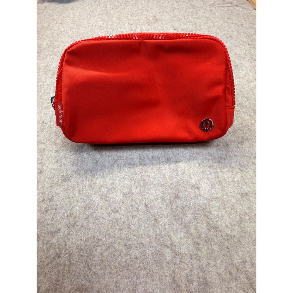 lululemon Everywhere Belt Bag Unisex 1L Cherry Autumn Water Repellent Fanny Pack